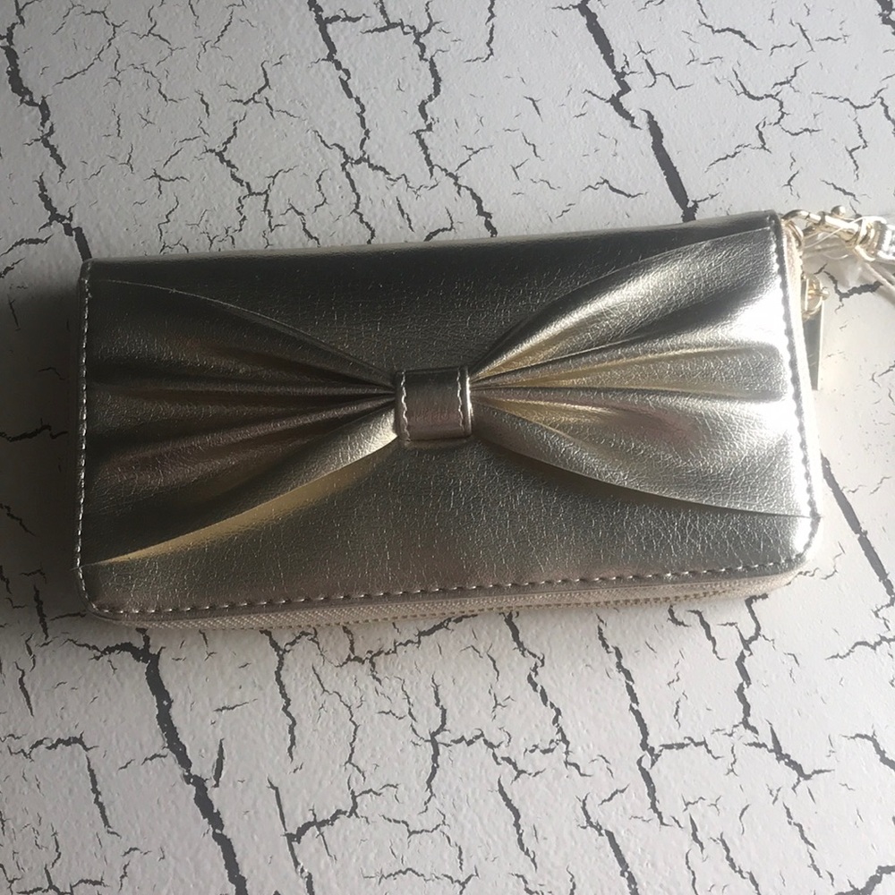 Mossimo supplyco gold faux leather hand clutch NWT